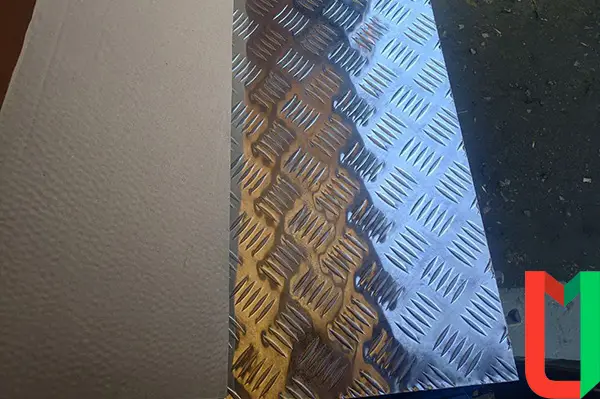Рифлёный алюминиевый лист даймонд 1,2х1500х1500 мм АМг2